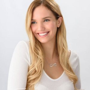 Collar con nombre infinito
