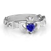 Anello Infinity Claddagh con cuore in pietra