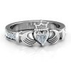Anello classico con taglio a cuore Claddagh con accenti