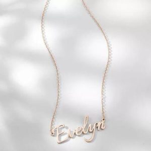Collar con nombre personalizado chapado en oro rosa