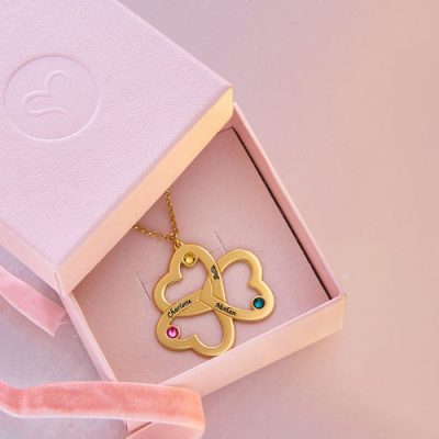 Personalisierte dreifache Herzkette mit Vergoldung