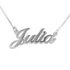 Collar pequeño de plata esterlina con nombre clásico