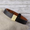 Pulsera personalizada de cuero para papá en plata de primera ley.